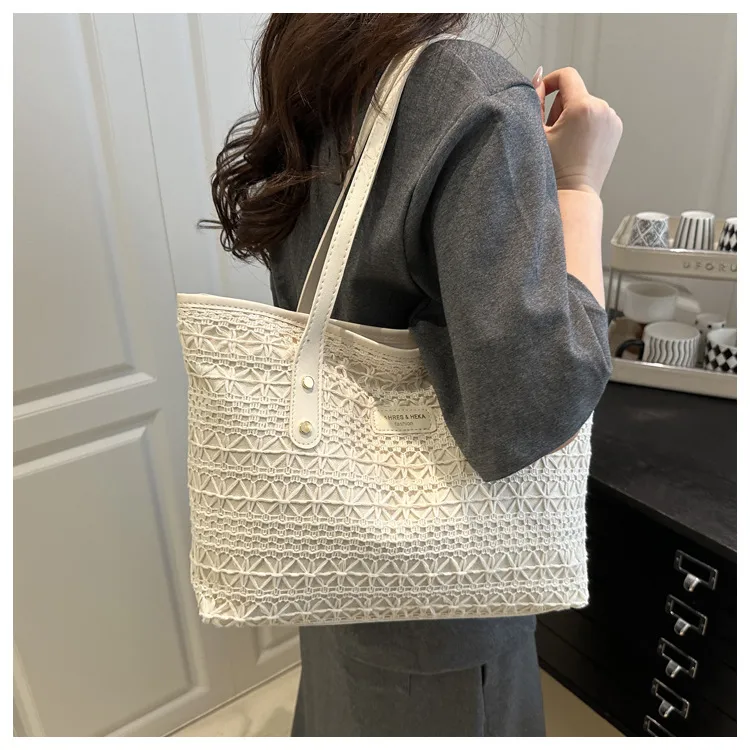 New Casual Beautiful Atmosphere Simple Large Capacity Portable Tote Bag Commuter All-match One-shoulder Underarm Bag For Women display picture 5