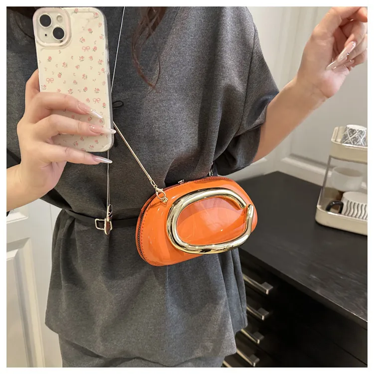 Retro Niche Metal Box Beautiful Small Square Bag Banquet Clutch Bag Simple Texturized Crossbody Bag display picture 2