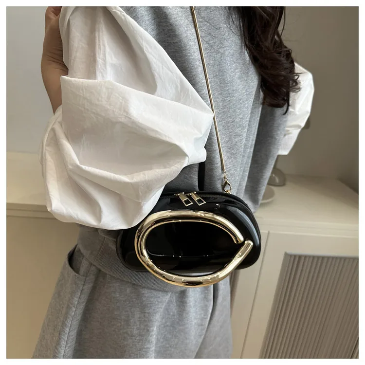 Retro Niche Metal Box Beautiful Small Square Bag Banquet Clutch Bag Simple Texturized Crossbody Bag display picture 10
