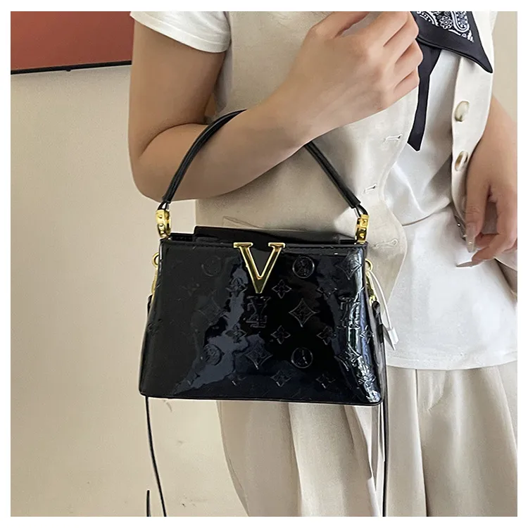 Foreign Trade New Patent Leather Fashion All-match Letter Bucket Bag Fashionable Handbag Large Capacity Single Shoulder Crossbody Bag display picture 4