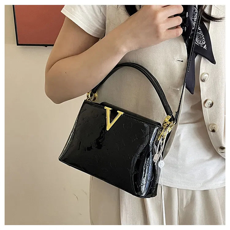 Foreign Trade New Patent Leather Fashion All-match Letter Bucket Bag Fashionable Handbag Large Capacity Single Shoulder Crossbody Bag display picture 5