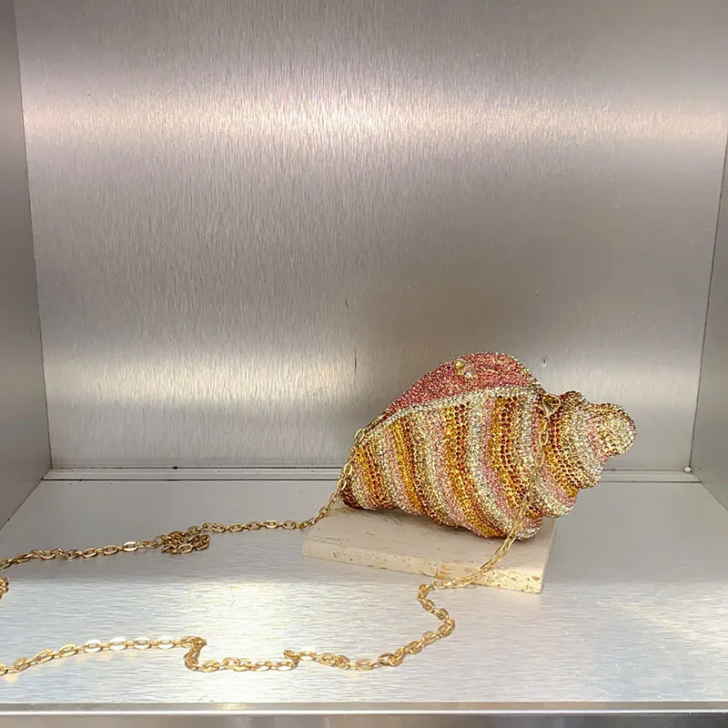 Heavy Industry Shiny Diamond-encrusted Pearl Conch Shell Acrylic Bag Seaside Casual Holiday Crossbody Bag display picture 10