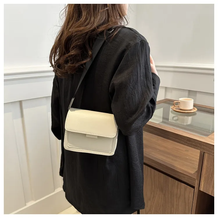 Spring New Simple Fashion Shoulder Bag Simple Bag Women's Simple Fashion Crossbody Bag Fashion Mobile Phone Bag display picture 2