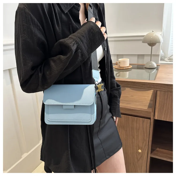 Spring New Simple Fashion Shoulder Bag Simple Bag Women's Simple Fashion Crossbody Bag Fashion Mobile Phone Bag display picture 4