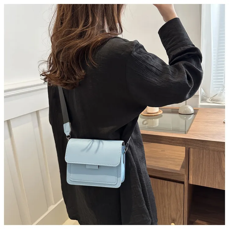 Spring New Simple Fashion Shoulder Bag Simple Bag Women's Simple Fashion Crossbody Bag Fashion Mobile Phone Bag display picture 5
