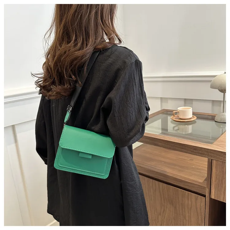 Spring New Simple Fashion Shoulder Bag Simple Bag Women's Simple Fashion Crossbody Bag Fashion Mobile Phone Bag display picture 6