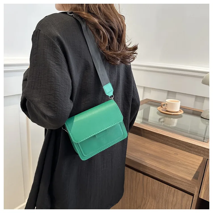 Spring New Simple Fashion Shoulder Bag Simple Bag Women's Simple Fashion Crossbody Bag Fashion Mobile Phone Bag display picture 7