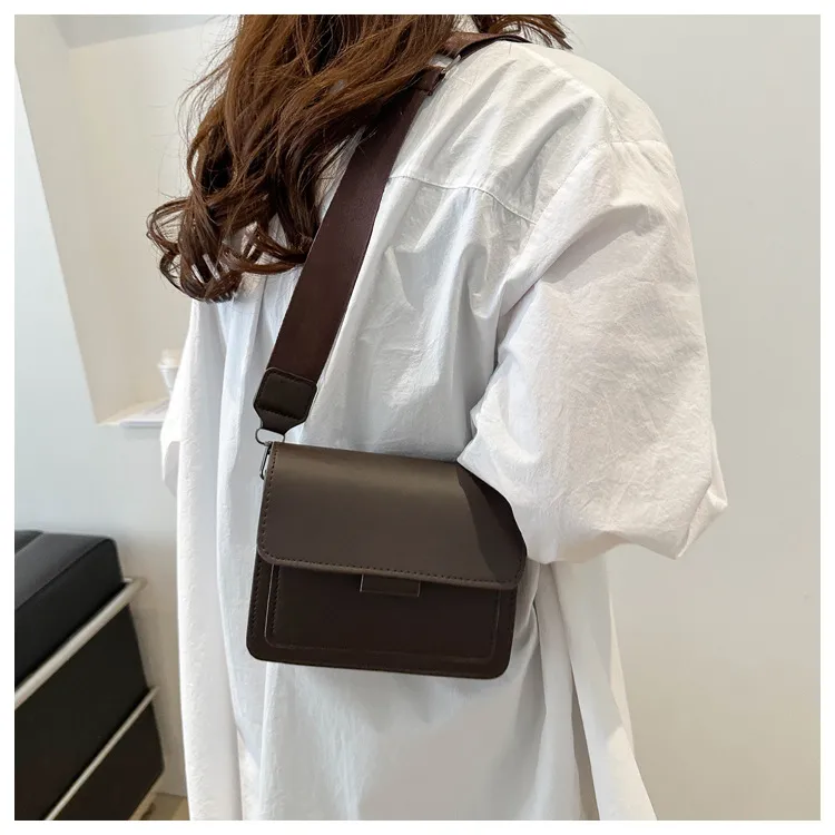 Spring New Simple Fashion Shoulder Bag Simple Bag Women's Simple Fashion Crossbody Bag Fashion Mobile Phone Bag display picture 8