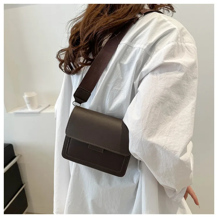 Spring New Simple Fashion Shoulder Bag Simple Bag Women's Simple Fashion Crossbody Bag Fashion Mobile Phone Bag display picture 9