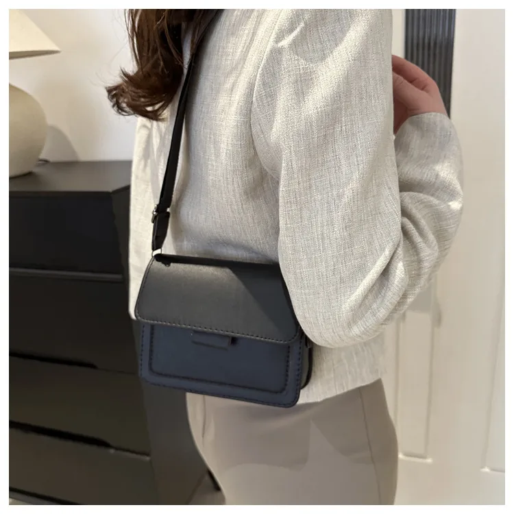Spring New Simple Fashion Shoulder Bag Simple Bag Women's Simple Fashion Crossbody Bag Fashion Mobile Phone Bag display picture 15