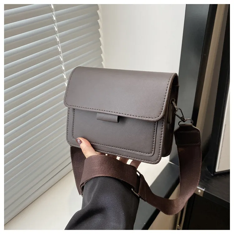 Spring New Simple Fashion Shoulder Bag Simple Bag Women's Simple Fashion Crossbody Bag Fashion Mobile Phone Bag display picture 17