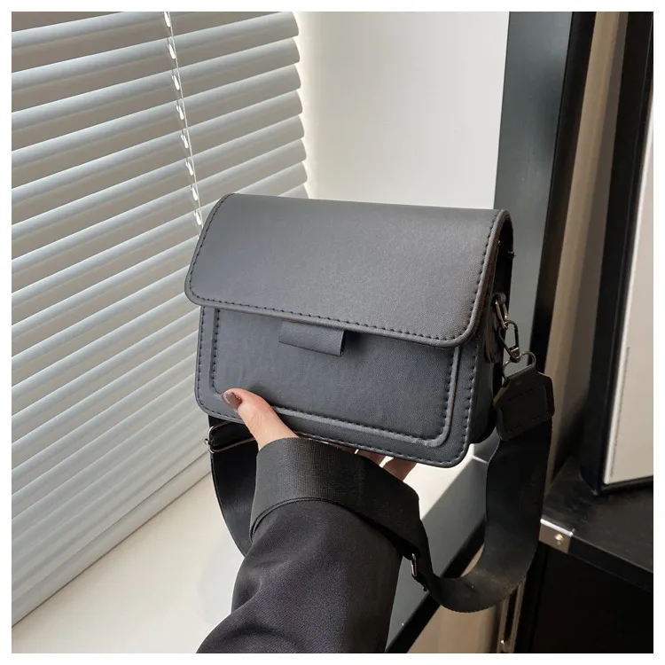 Spring New Simple Fashion Shoulder Bag Simple Bag Women's Simple Fashion Crossbody Bag Fashion Mobile Phone Bag display picture 18