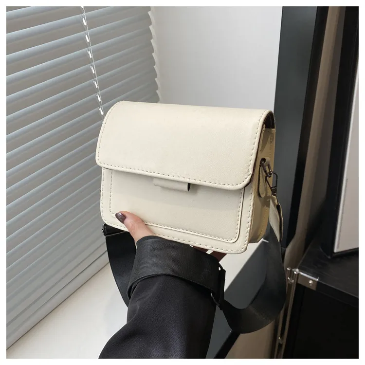 Spring New Simple Fashion Shoulder Bag Simple Bag Women's Simple Fashion Crossbody Bag Fashion Mobile Phone Bag display picture 19