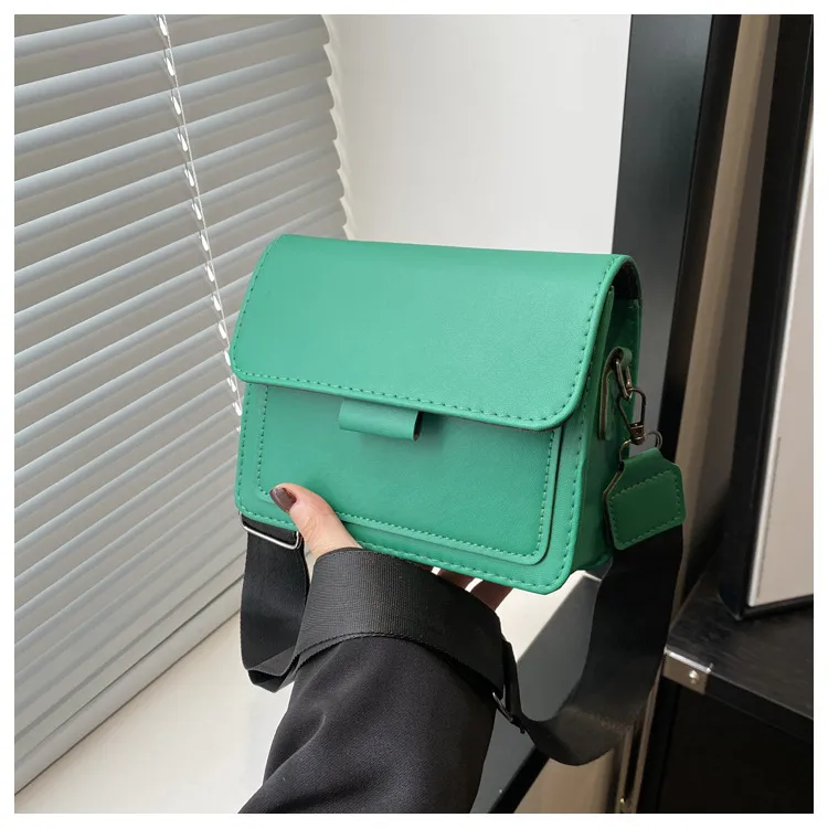 Spring New Simple Fashion Shoulder Bag Simple Bag Women's Simple Fashion Crossbody Bag Fashion Mobile Phone Bag display picture 21