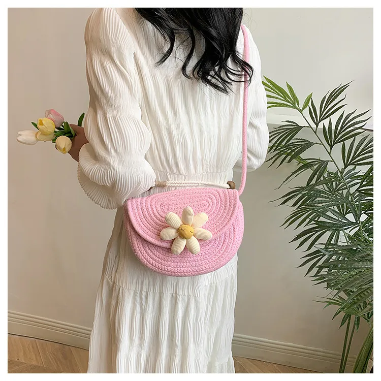 Small Fresh Style Woven Mobile Phone Bag Women's  Summer New Style Straw Woven Bag Stylist All-match Holiday Shoulder Crossbody Beach Bag display picture 2