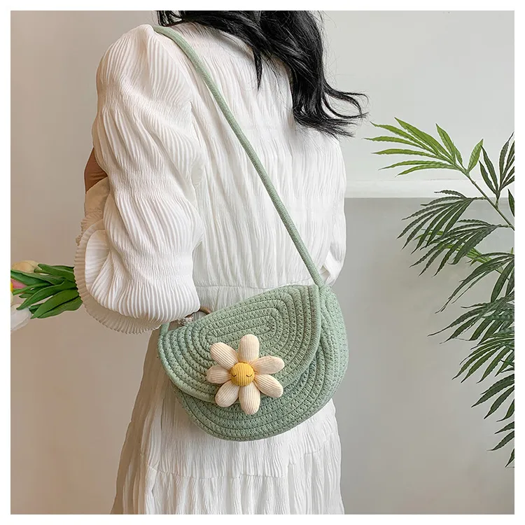 Small Fresh Style Woven Mobile Phone Bag Women's  Summer New Style Straw Woven Bag Stylist All-match Holiday Shoulder Crossbody Beach Bag display picture 6