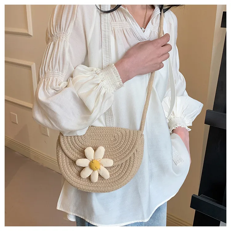 Small Fresh Style Woven Mobile Phone Bag Women's  Summer New Style Straw Woven Bag Stylist All-match Holiday Shoulder Crossbody Beach Bag display picture 7