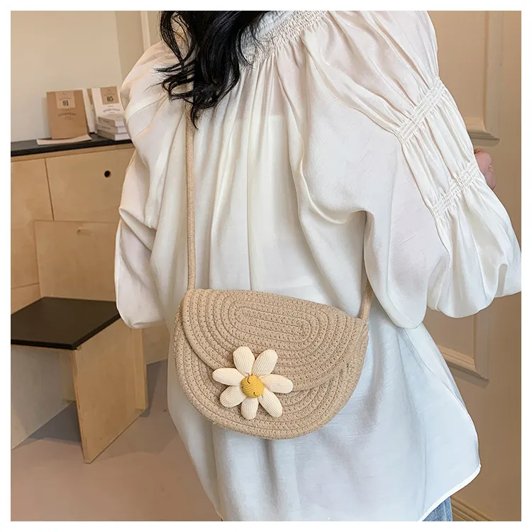 Small Fresh Style Woven Mobile Phone Bag Women's  Summer New Style Straw Woven Bag Stylist All-match Holiday Shoulder Crossbody Beach Bag display picture 8