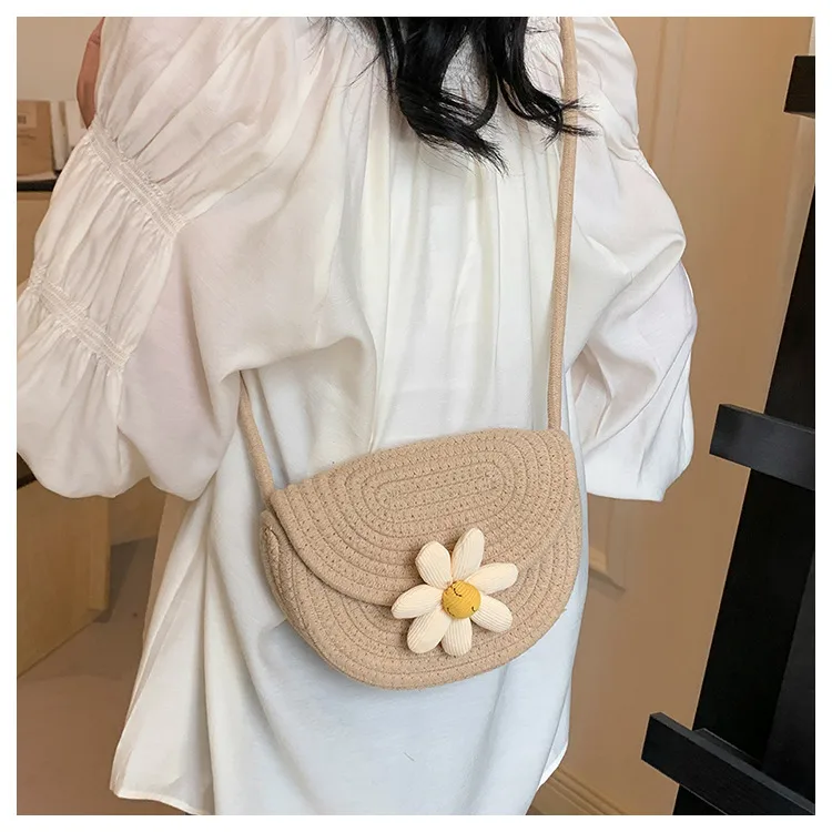 Small Fresh Style Woven Mobile Phone Bag Women's  Summer New Style Straw Woven Bag Stylist All-match Holiday Shoulder Crossbody Beach Bag display picture 9