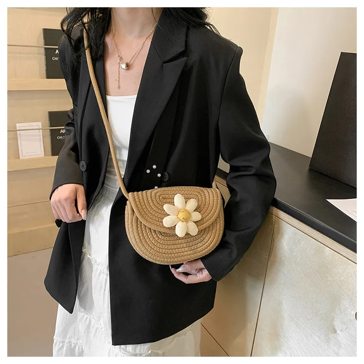 Small Fresh Style Woven Mobile Phone Bag Women's  Summer New Style Straw Woven Bag Stylist All-match Holiday Shoulder Crossbody Beach Bag display picture 10