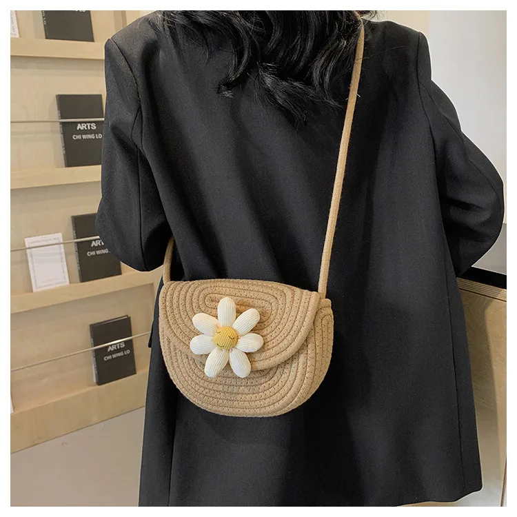 Small Fresh Style Woven Mobile Phone Bag Women's  Summer New Style Straw Woven Bag Stylist All-match Holiday Shoulder Crossbody Beach Bag display picture 11