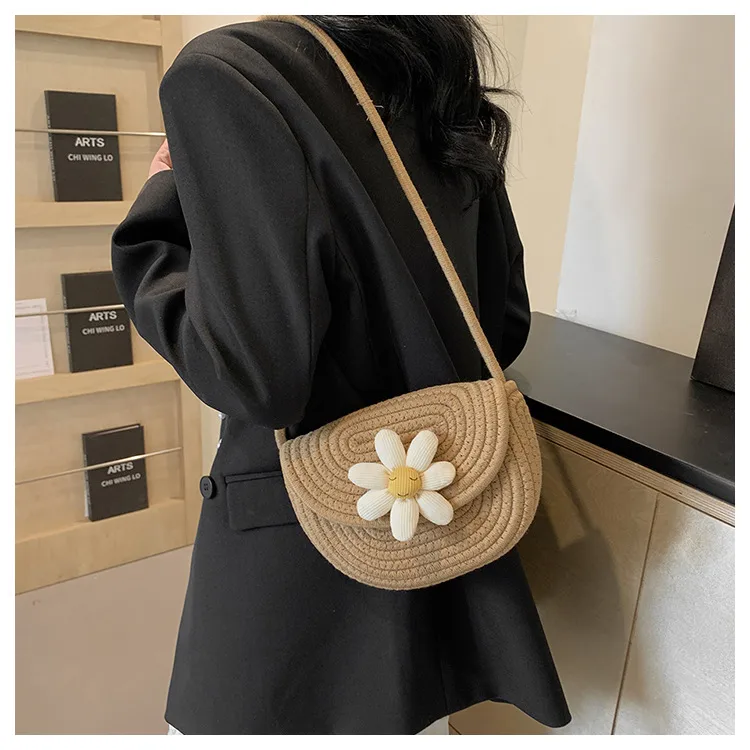 Small Fresh Style Woven Mobile Phone Bag Women's  Summer New Style Straw Woven Bag Stylist All-match Holiday Shoulder Crossbody Beach Bag display picture 12