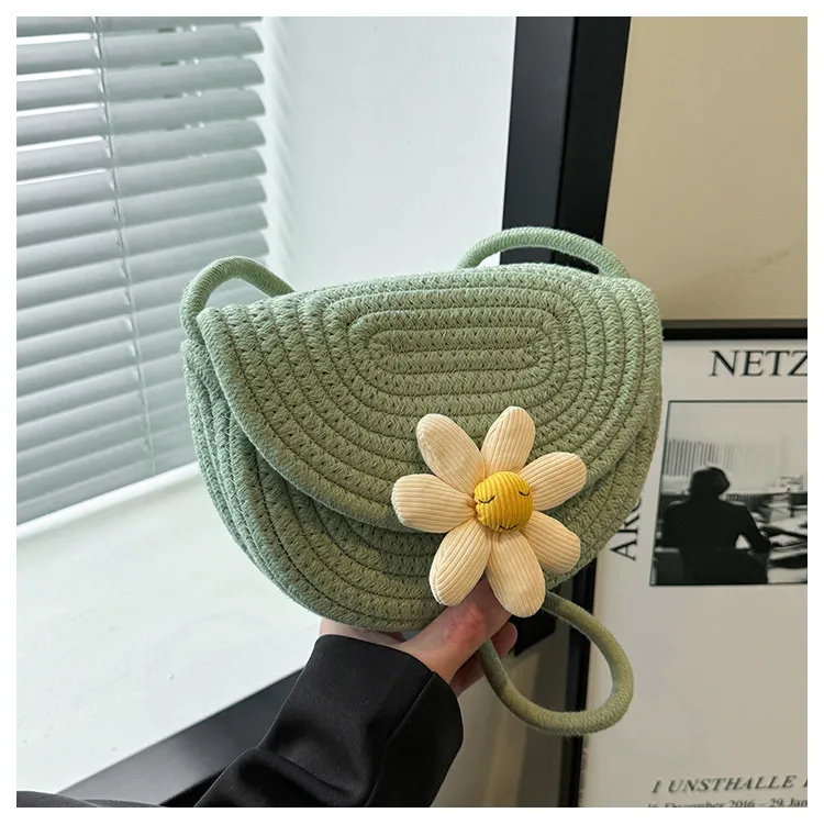 Small Fresh Style Woven Mobile Phone Bag Women's  Summer New Style Straw Woven Bag Stylist All-match Holiday Shoulder Crossbody Beach Bag display picture 15