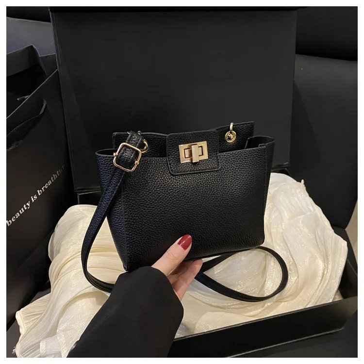 Vintage Small Crowdbag Women's  Summer New Fashionable Texturized Portable Shoulder Bag Casual Simple Crossbody Bag display picture 13
