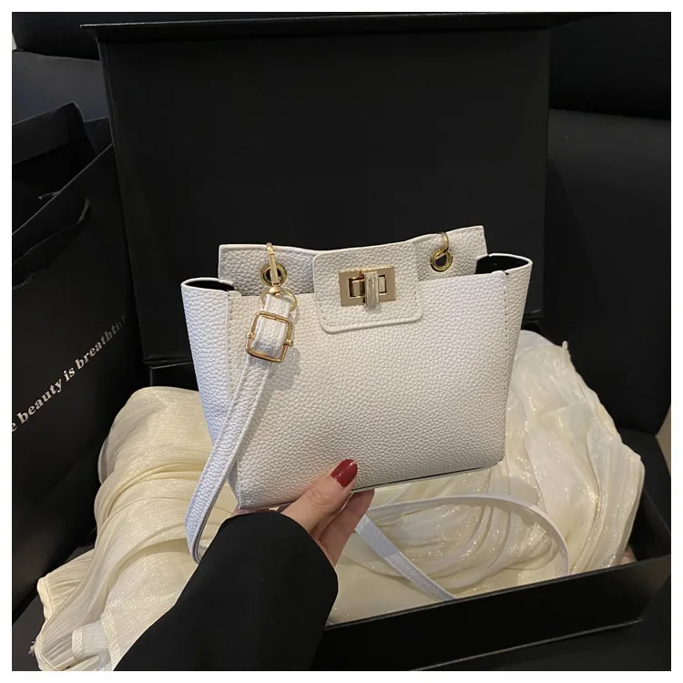 Vintage Small Crowdbag Women's  Summer New Fashionable Texturized Portable Shoulder Bag Casual Simple Crossbody Bag display picture 15