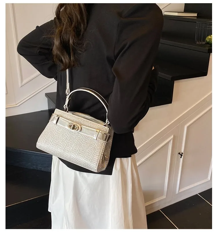 Women's Pu Leather Solid Color Elegant Streetwear Square Magnetic Buckle Shoulder Bag display picture 3