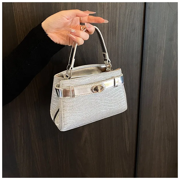 Women's Pu Leather Solid Color Elegant Streetwear Square Magnetic Buckle Shoulder Bag display picture 2