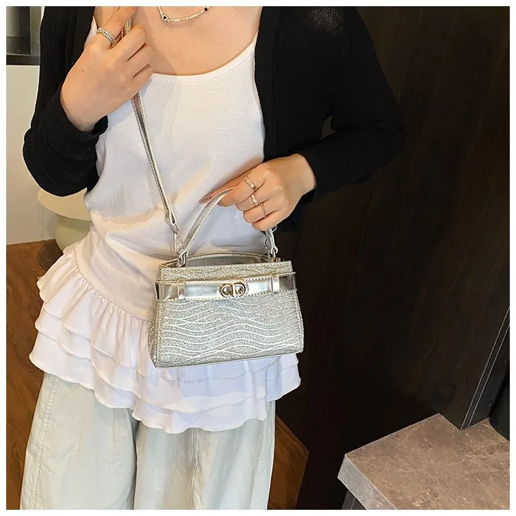 Women's Pu Leather Solid Color Elegant Streetwear Square Magnetic Buckle Shoulder Bag display picture 5