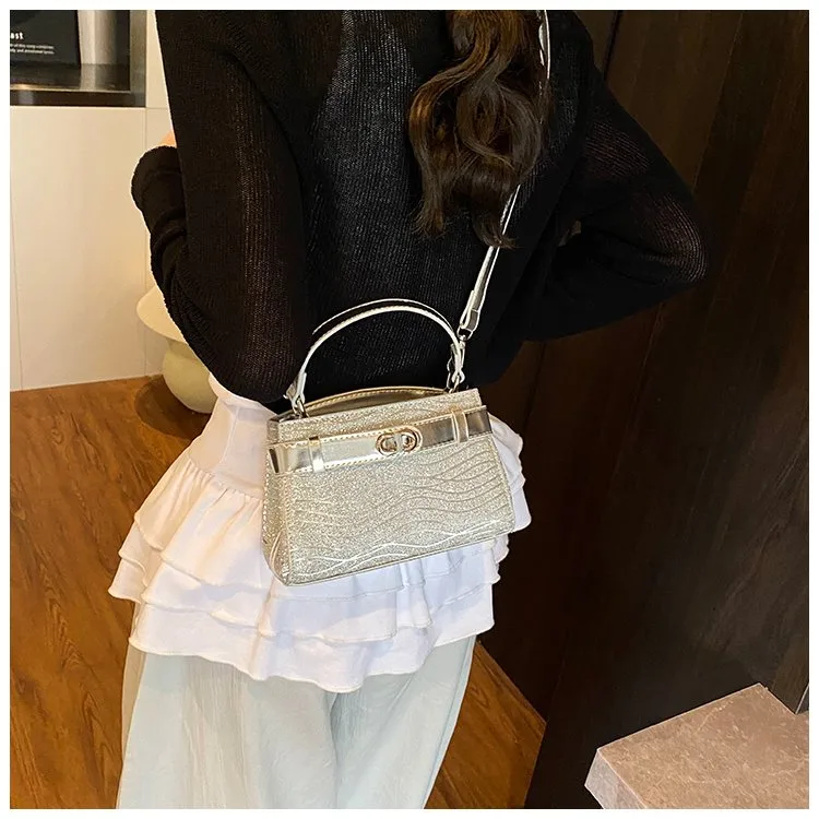 Women's Pu Leather Solid Color Elegant Streetwear Square Magnetic Buckle Shoulder Bag display picture 19