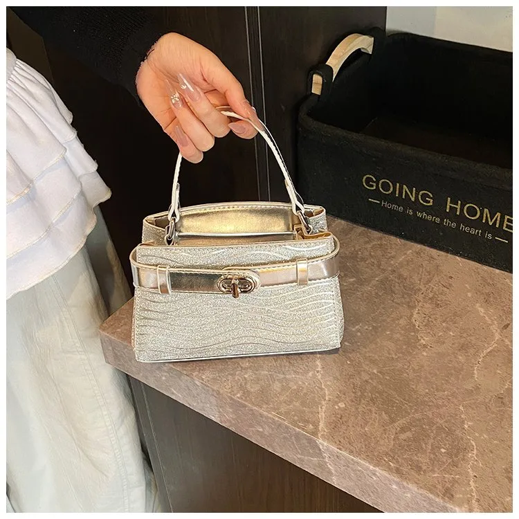 Women's Pu Leather Solid Color Elegant Streetwear Square Magnetic Buckle Shoulder Bag display picture 20