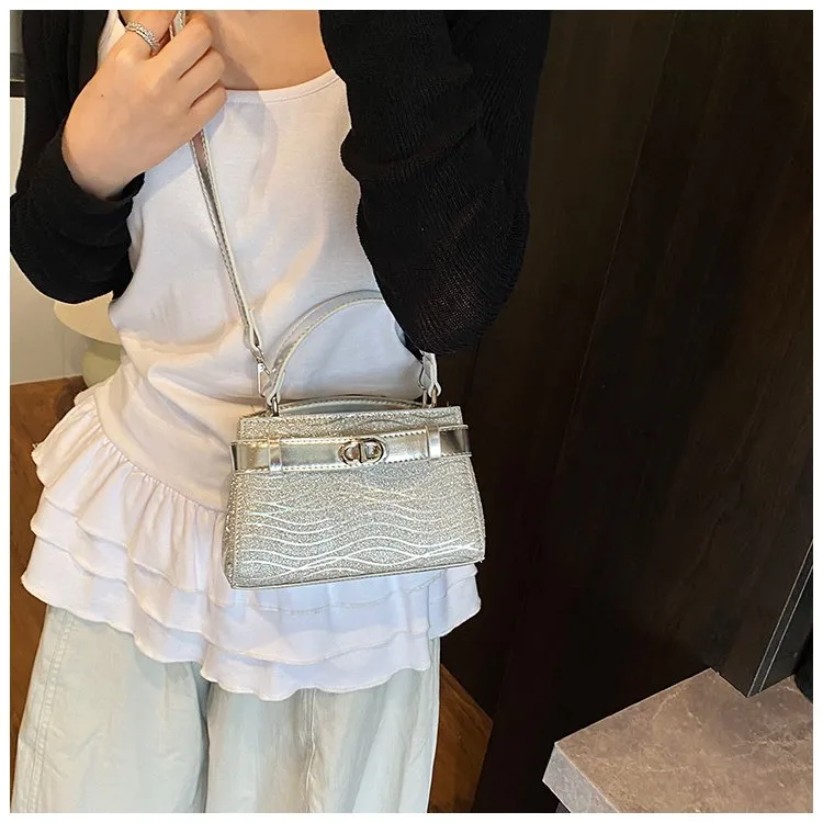 Women's Pu Leather Solid Color Elegant Streetwear Square Magnetic Buckle Shoulder Bag display picture 10