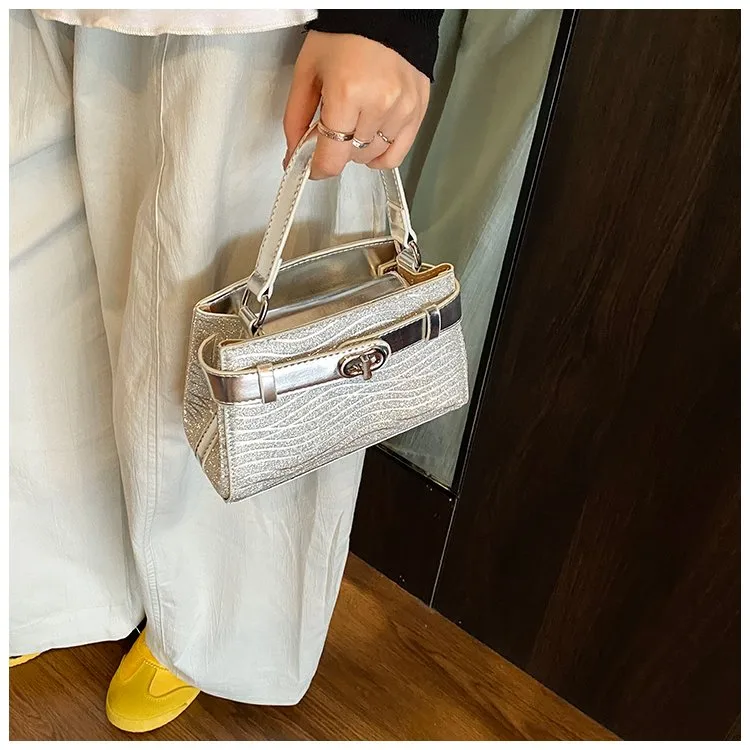 Women's Pu Leather Solid Color Elegant Streetwear Square Magnetic Buckle Shoulder Bag display picture 18