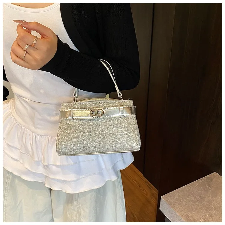 Women's Pu Leather Solid Color Elegant Streetwear Square Magnetic Buckle Shoulder Bag display picture 8