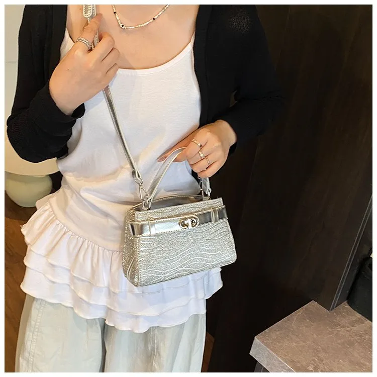Women's Pu Leather Solid Color Elegant Streetwear Square Magnetic Buckle Shoulder Bag display picture 4