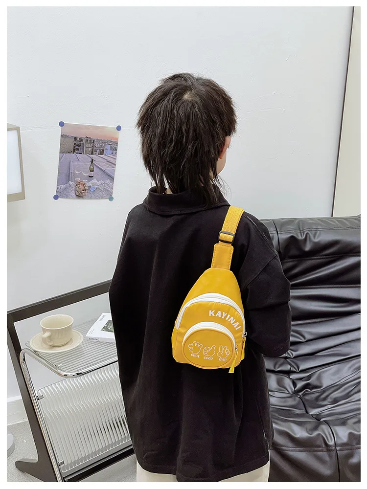 Fashion Girl's Simple Crossbody Bag New Letters Canvas Coin Purse Women's Trendy Cool Boy's Out-of-town Children's Chest Bag display picture 10