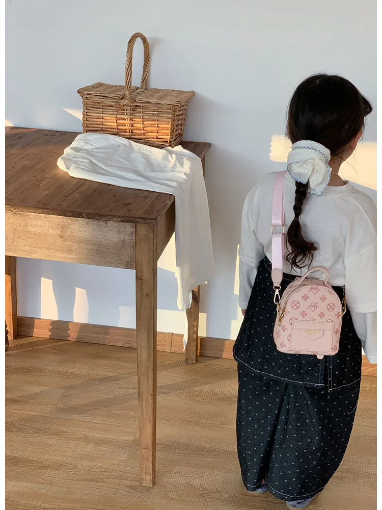 Children's Bag All-match Retro Fashionable Simple Portable Bucket Bag New Style Niche Wide Shoulder Strap Mini Crossbody Small Bag display picture 13