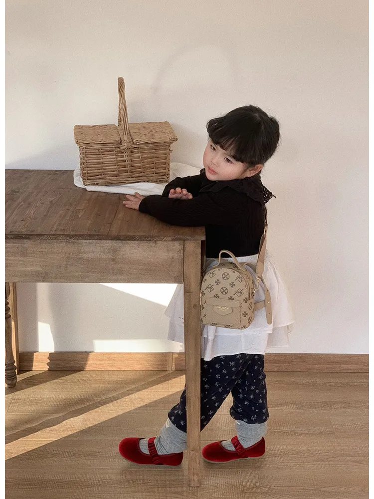 Children's Bag All-match Retro Fashionable Simple Portable Bucket Bag New Style Niche Wide Shoulder Strap Mini Crossbody Small Bag display picture 20