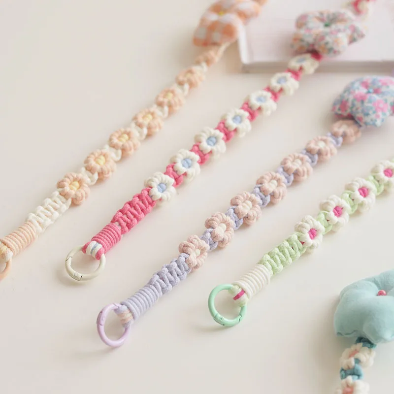 Hot Sale Small Daisy Flower Mobile Phone Pendant Bohemian Holiday Style Mobile Phone Hanging Chain Wrist Band display picture 15