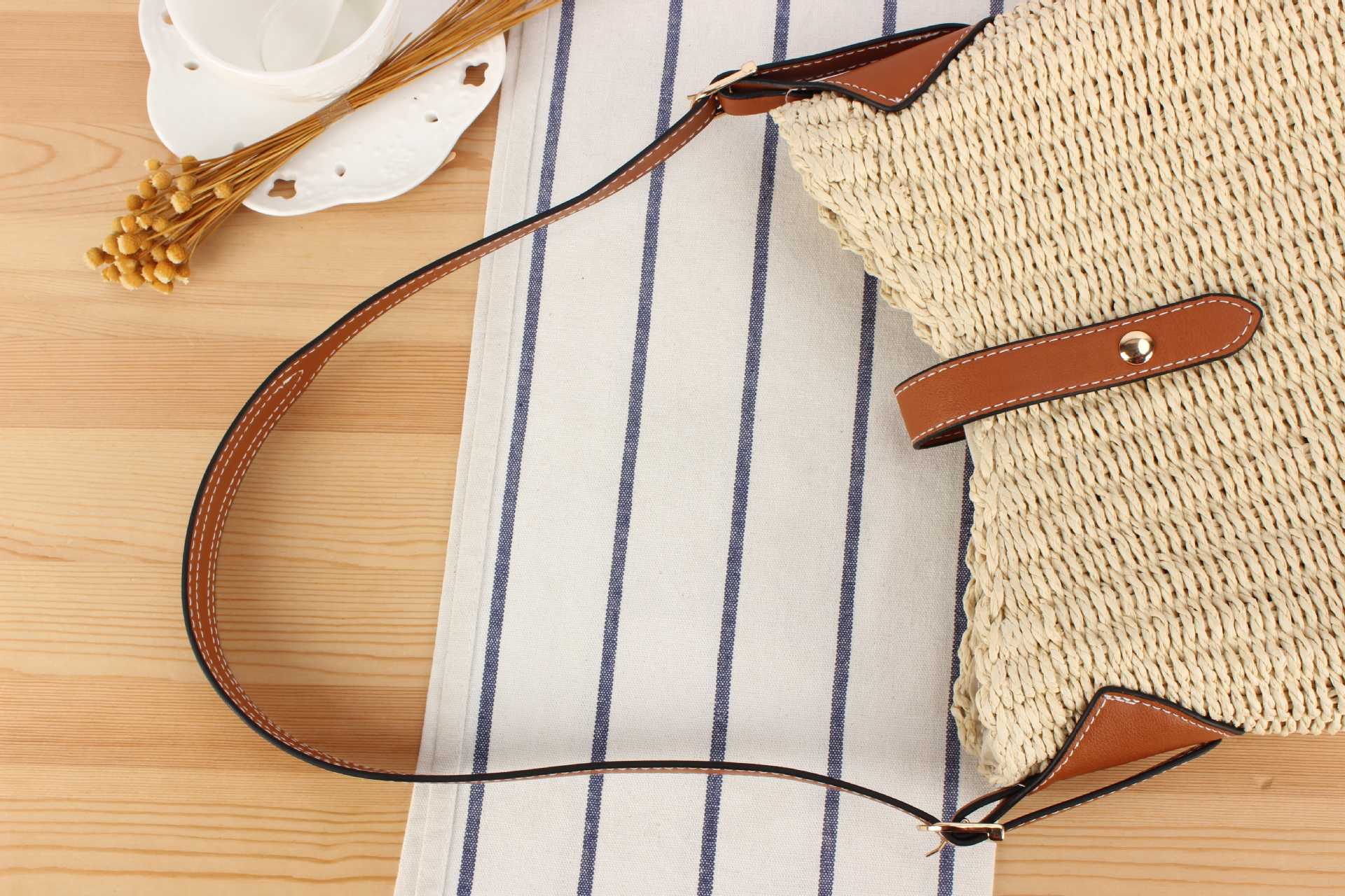 New Spring And Summer Fresh Straw Woven Bag Niche Design Woven Bag Casual All-match Beach Handmade Women's Bag display picture 8