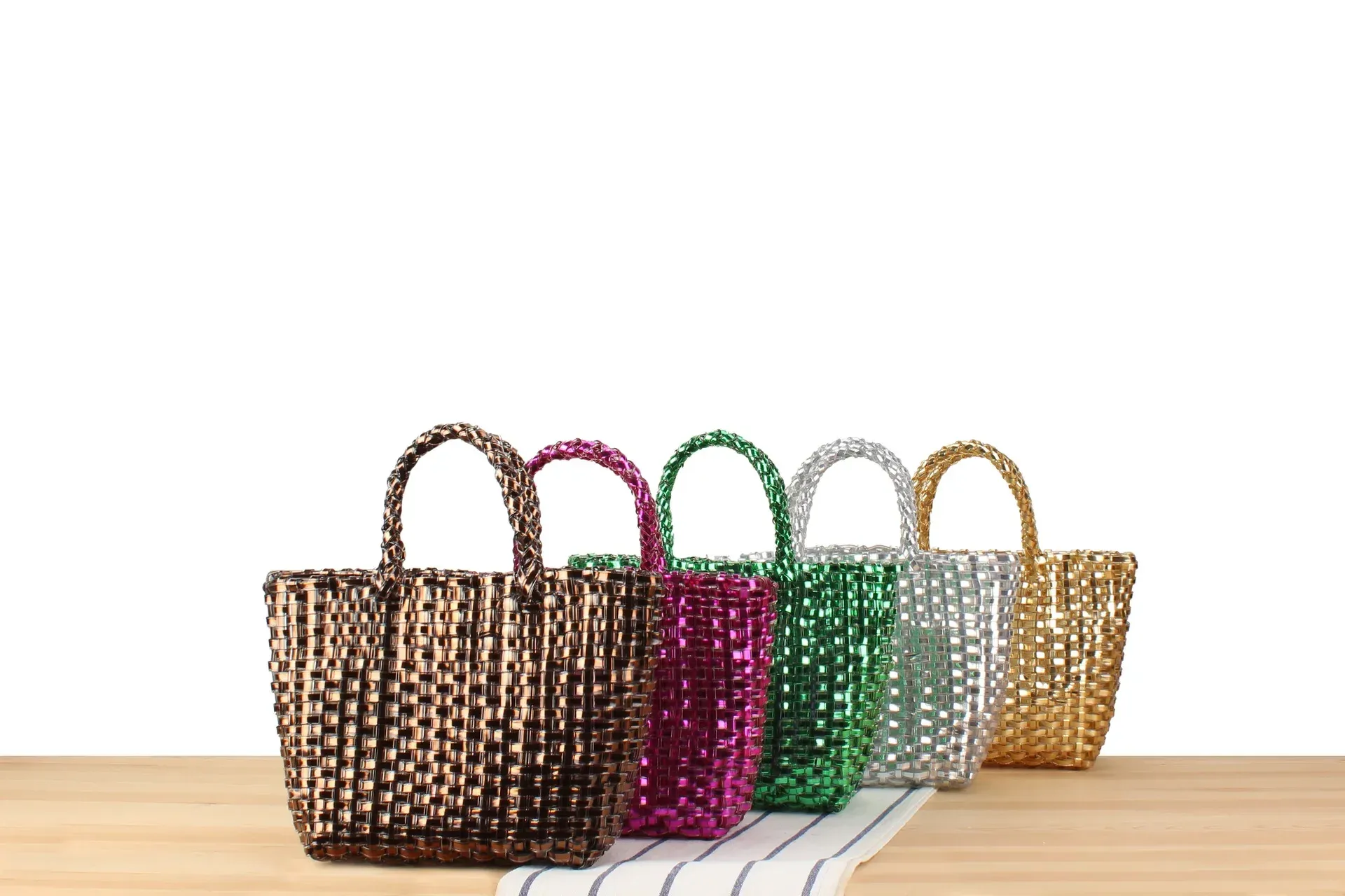 A Generation Of Simple Cute Children's Bag Heavy Metal Color Personality Hand Bag Small All-match Small Square Bag display picture 1