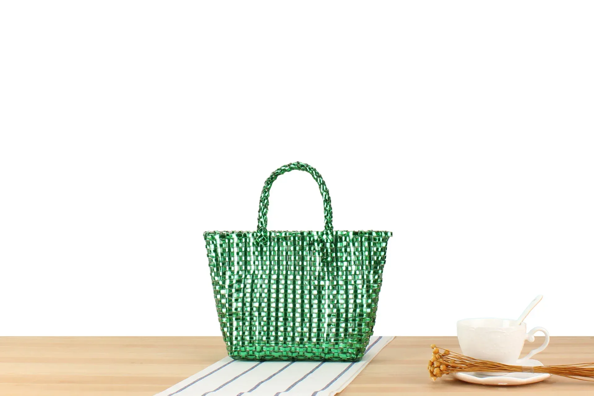 A Generation Of Simple Cute Children's Bag Heavy Metal Color Personality Hand Bag Small All-match Small Square Bag display picture 2