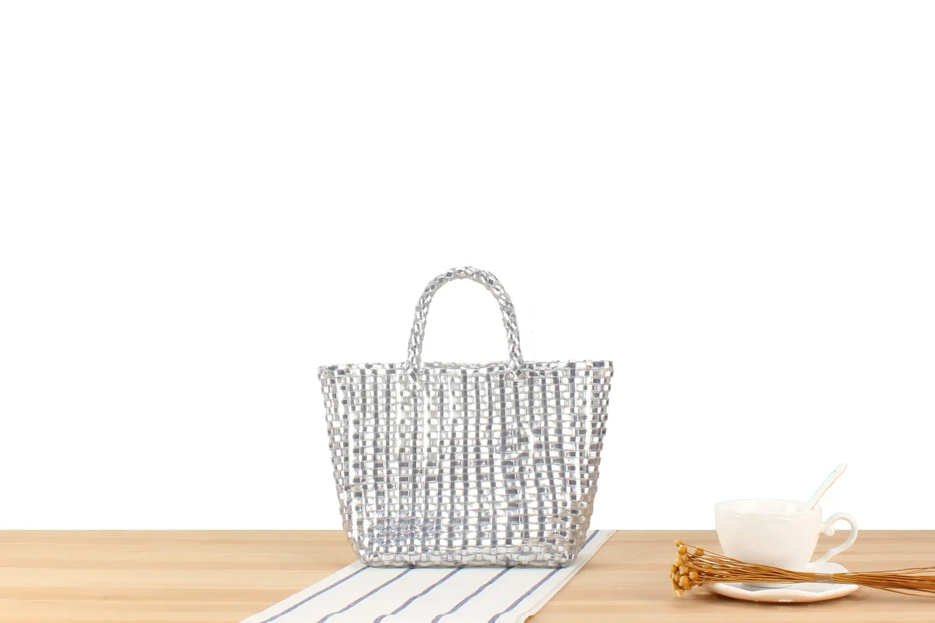 A Generation Of Simple Cute Children's Bag Heavy Metal Color Personality Hand Bag Small All-match Small Square Bag display picture 3