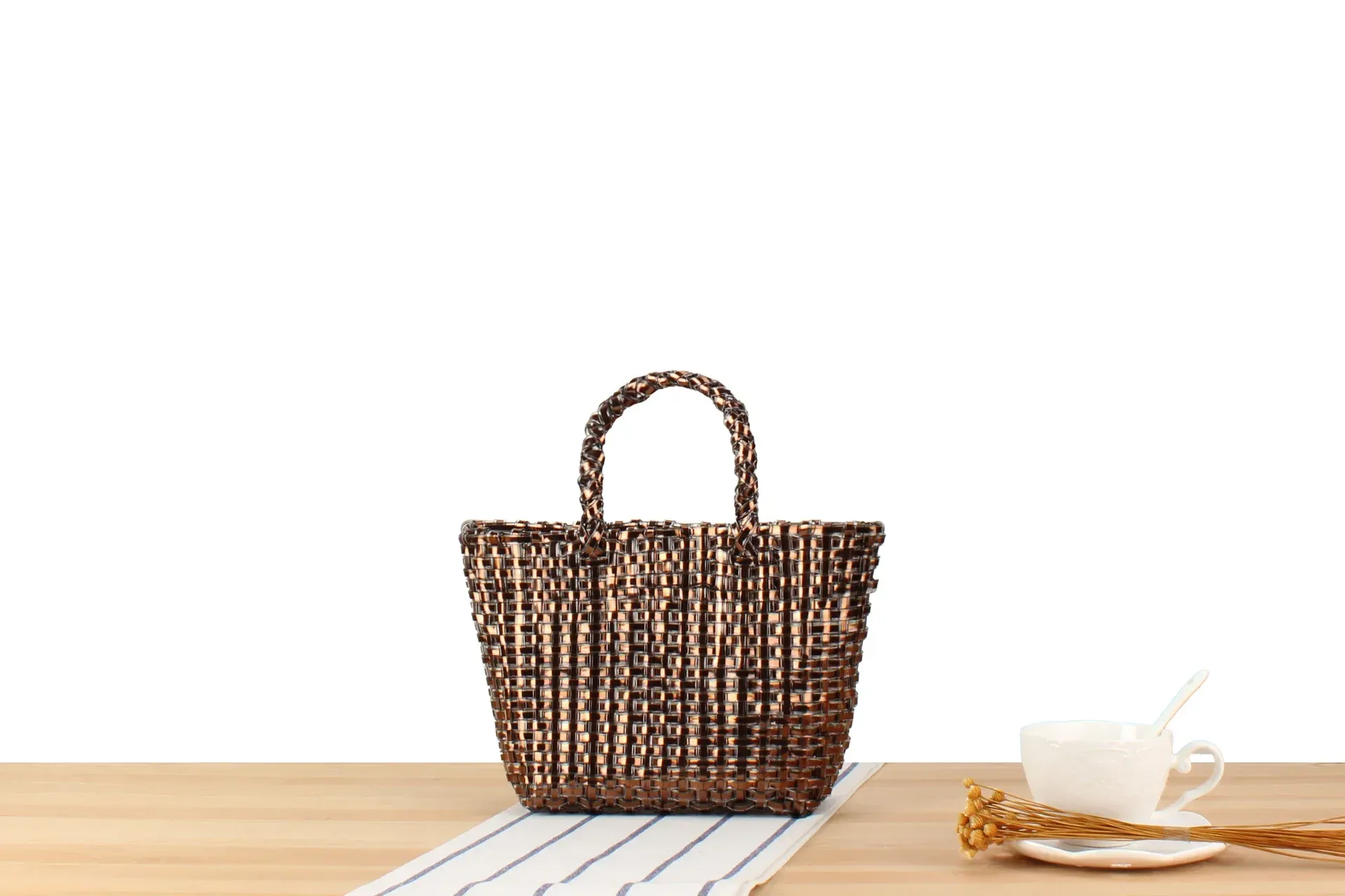 A Generation Of Simple Cute Children's Bag Heavy Metal Color Personality Hand Bag Small All-match Small Square Bag display picture 4