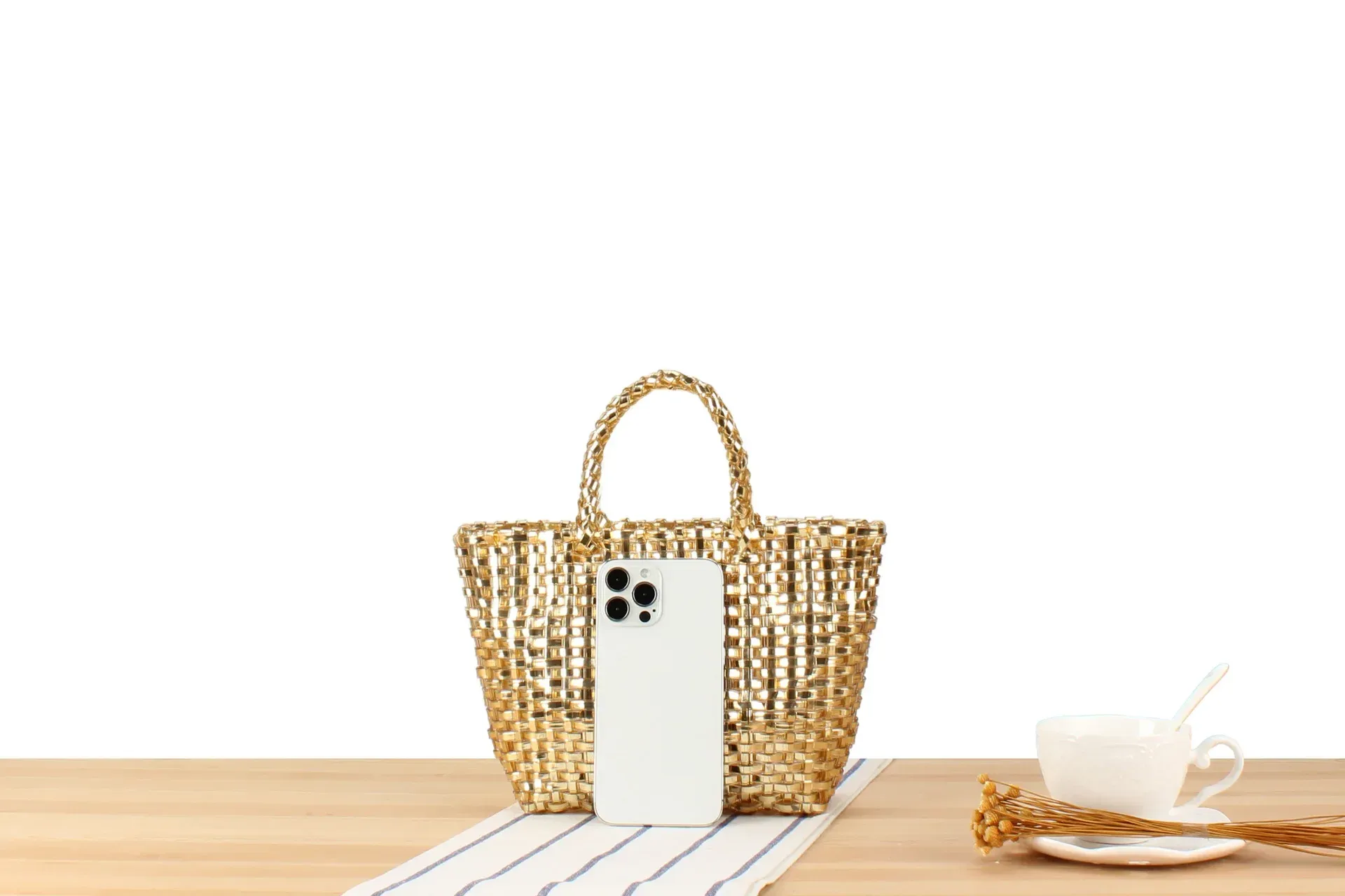 A Generation Of Simple Cute Children's Bag Heavy Metal Color Personality Hand Bag Small All-match Small Square Bag display picture 9