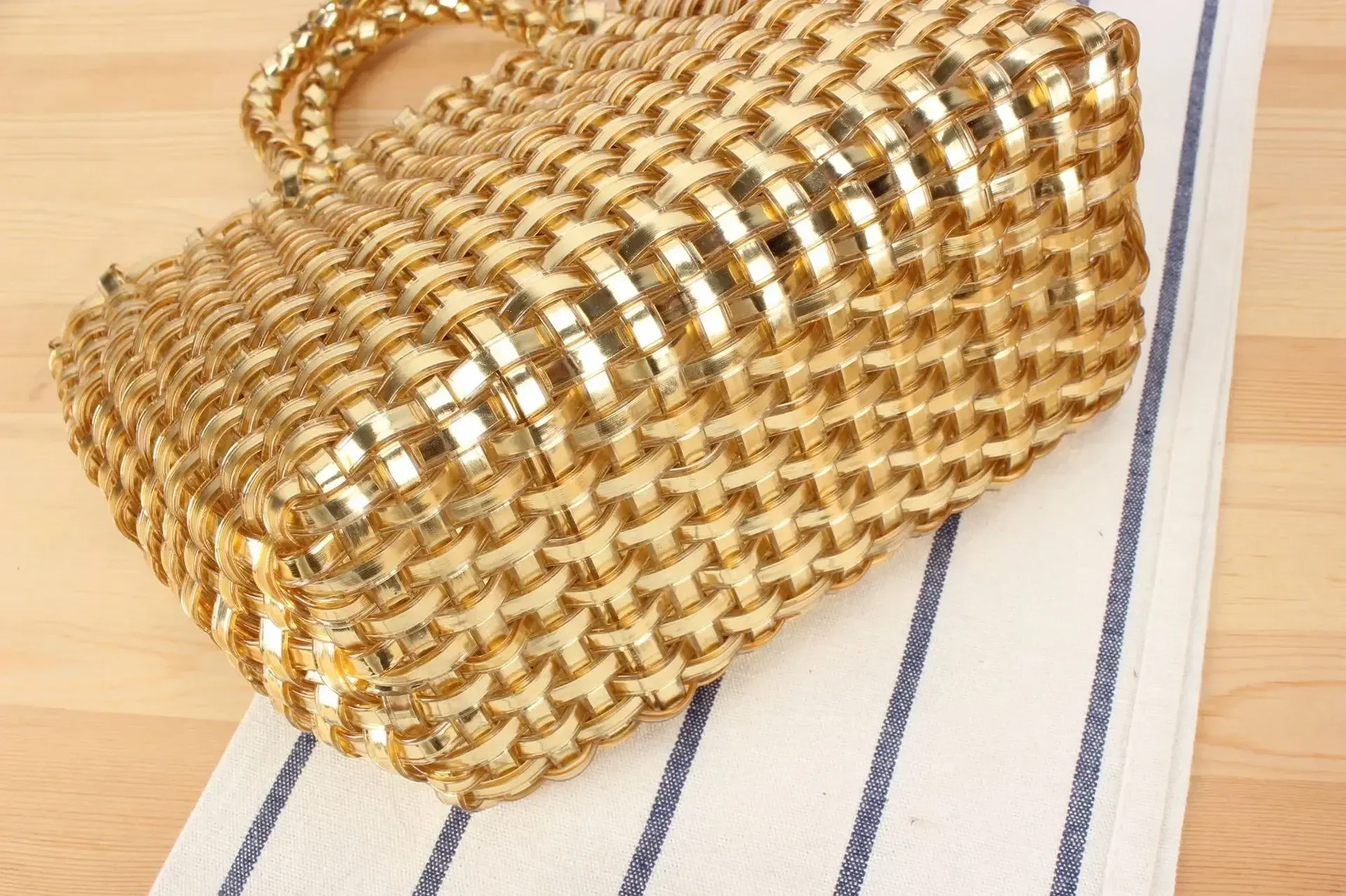 A Generation Of Simple Cute Children's Bag Heavy Metal Color Personality Hand Bag Small All-match Small Square Bag display picture 12