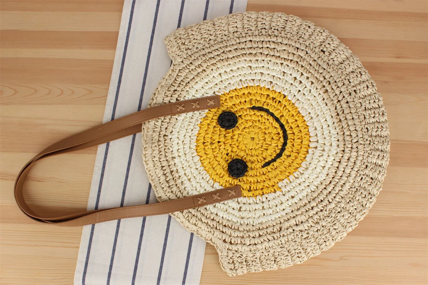 A Generation Of New Simple Smiley Face Shoulder Straw Bag Paper Rope Hollow Hand Woven Bag Large Capacity Disc Bag display picture 7